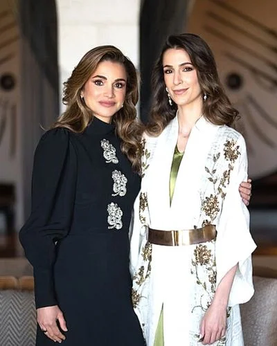 رجوة آل سيف والملكة رانيا في حفل الخطوبة