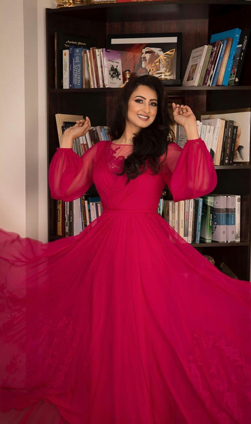 هيفاء حسين بفستان أحمر طويل