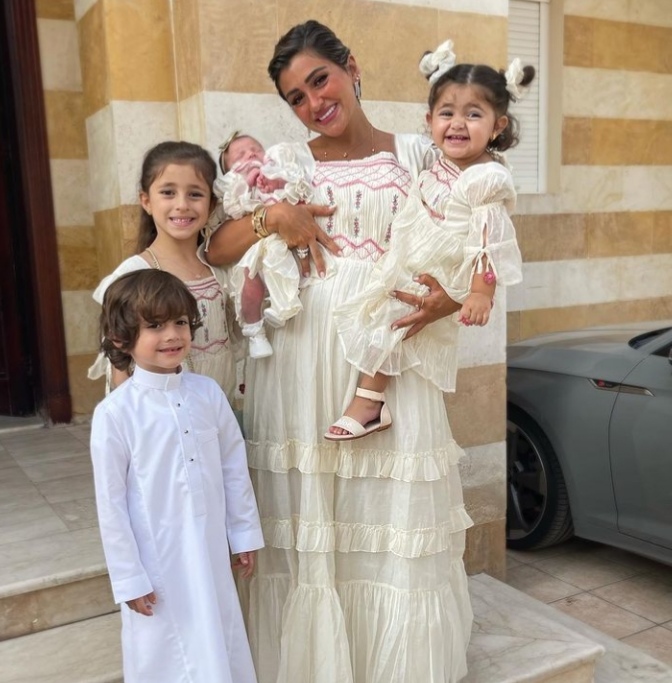 إطلالة ياسمين الدخيل مع أولادها