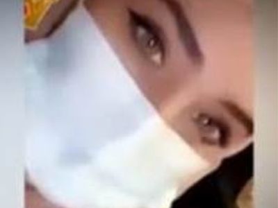 زهور سعود تكشف وجهها على حسابها الرسمي معلنة قيام طليقها بضم الأولاد.