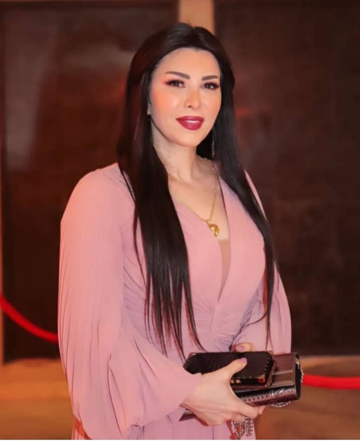 إطلالة الممثلة عبير شمس الدين خلال حفل شركة ايبلا الفنية