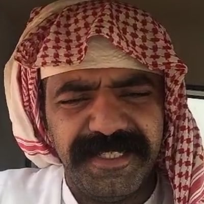 كم عمر ابو جركل، ابو جركل بالغترة الحمراء والشارب الكثيف