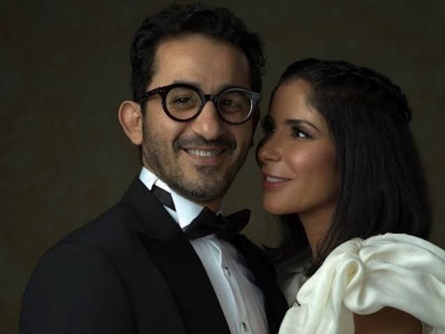 أحمد حلمي في صورة مميزة مع زوجته منى ذكي