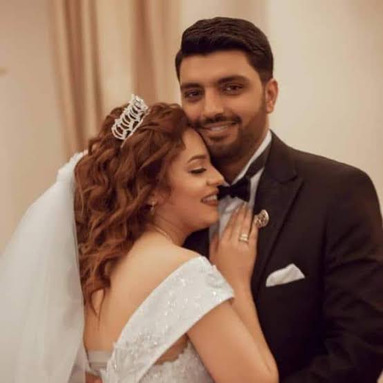 الحالة الاجتماعية لرحمة احمد وتظهر في صورة زفافها هى وزوجها 